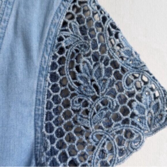 Lafei Nier crochet 100% cotton chambray short sleeve button down blouse - Picture 7 of 8